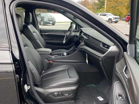 New 2025 Jeep Grand Cherokee Limited image 37