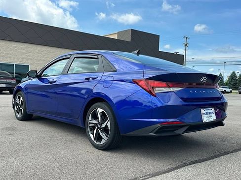 Used 2023 Hyundai Elantra SEL w/ Convenience Package FWD image 2