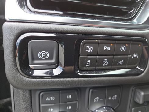 New 2026 GMC Yukon Elevation w/ LPO, Elevation Black Package AWD/4WD image 12