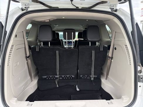 Used 2024 Chrysler Pacifica Limited FWD image 29