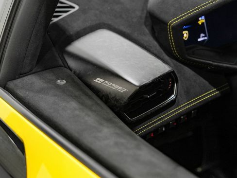 Used 2018 Lamborghini Huracan Performante image 32