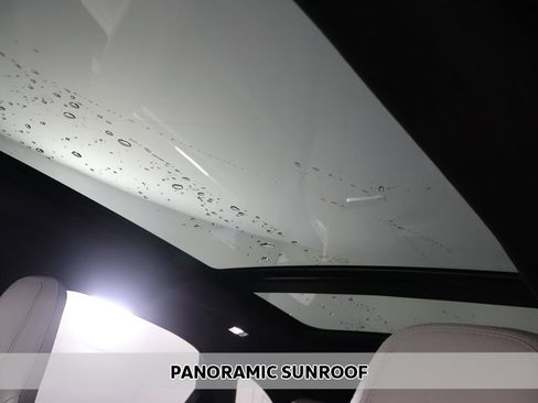 Used 2022 Jaguar F-PACE SVR image 4