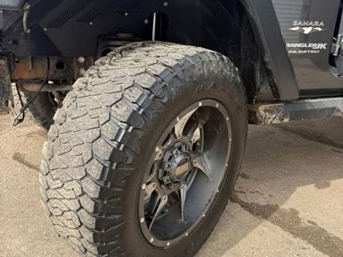 Used 2018 Jeep Wrangler Unlimited Sahara AWD/4WD image 22