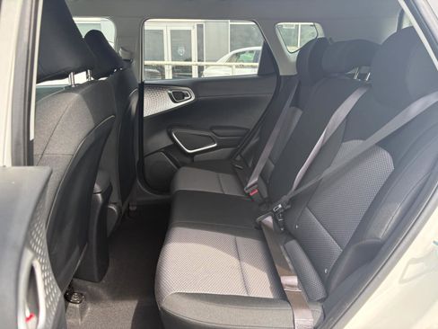 Used 2025 Kia Soul LX image 16