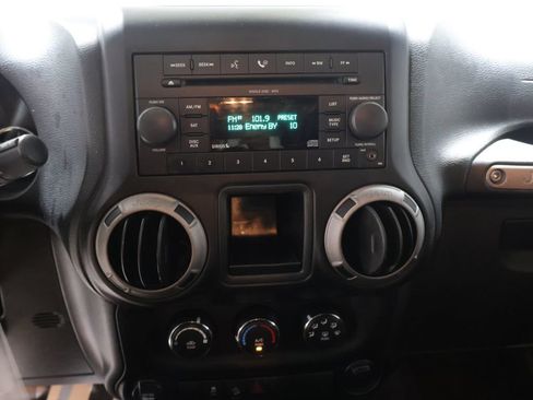 Used 2013 Jeep Wrangler Unlimited Sport w/ Max Tow Pkg AWD/4WD image 21