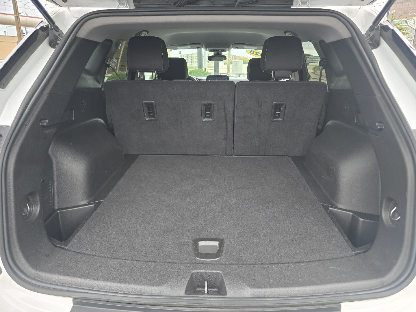 Used 2025 Chevrolet Blazer LT FWD image 23