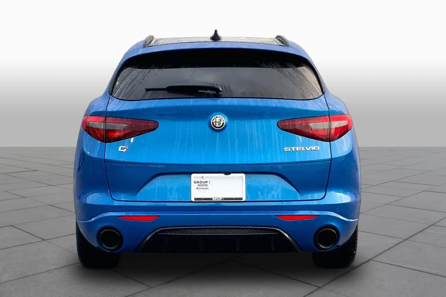 Used 2023 Alfa Romeo Stelvio Veloce AWD/4WD image 9