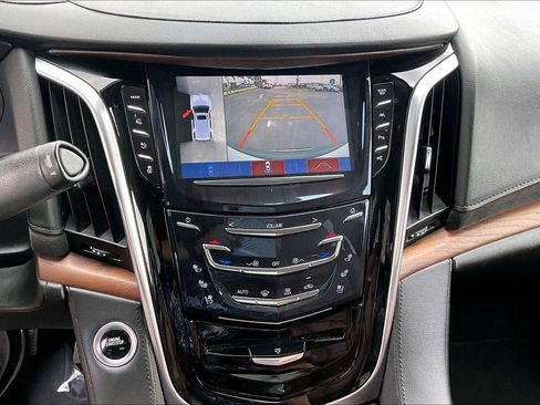 Used 2020 Cadillac Escalade Luxury RWD image 15
