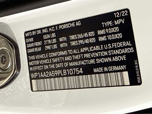 Certified 2023 Porsche Macan Turbo AWD/4WD image 32
