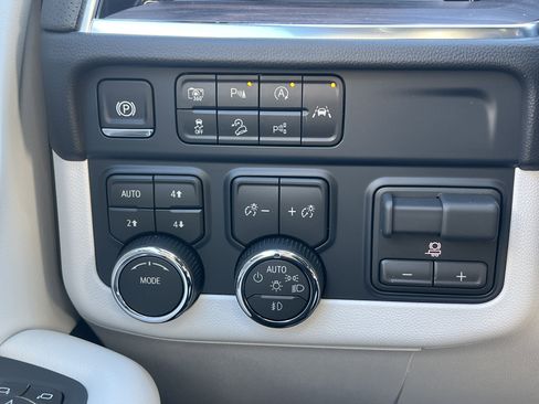 New 2026 Chevrolet Suburban Premier w/ Sun And Tow Package image 19