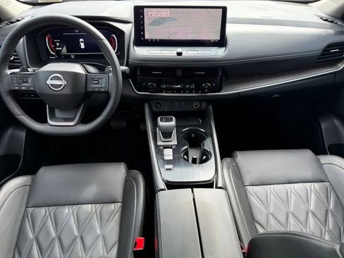 Used 2025 Nissan Rogue Platinum FWD image 22