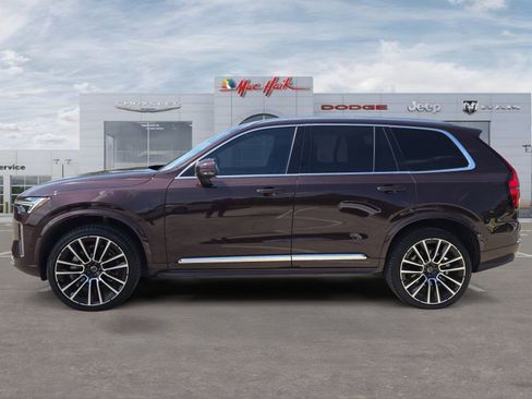 Used 2025 Volvo XC90 B6 Ultra AWD/4WD image 2