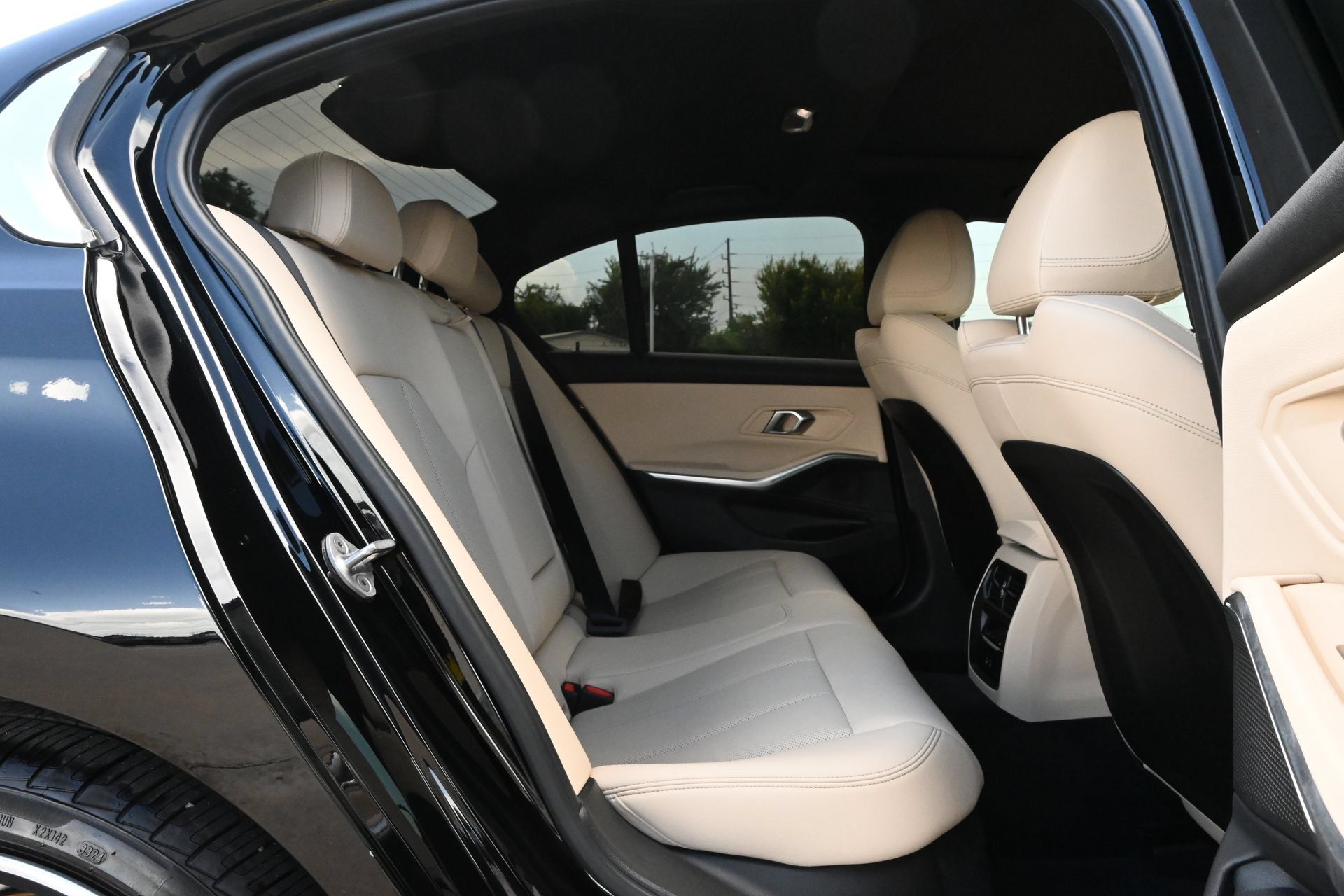 Used 2024 BMW 330i Sedan w/ Convenience Package RWD image 23