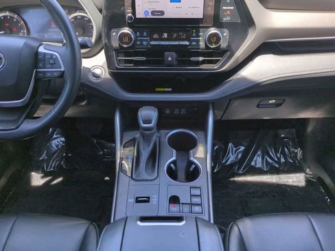 Used 2023 Toyota Highlander XLE FWD image 19