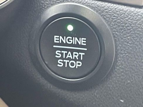 Certified 2020 Ford Escape Titanium AWD/4WD image 19