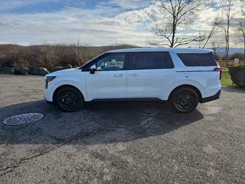 New 2026 Kia Carnival LXS image 2