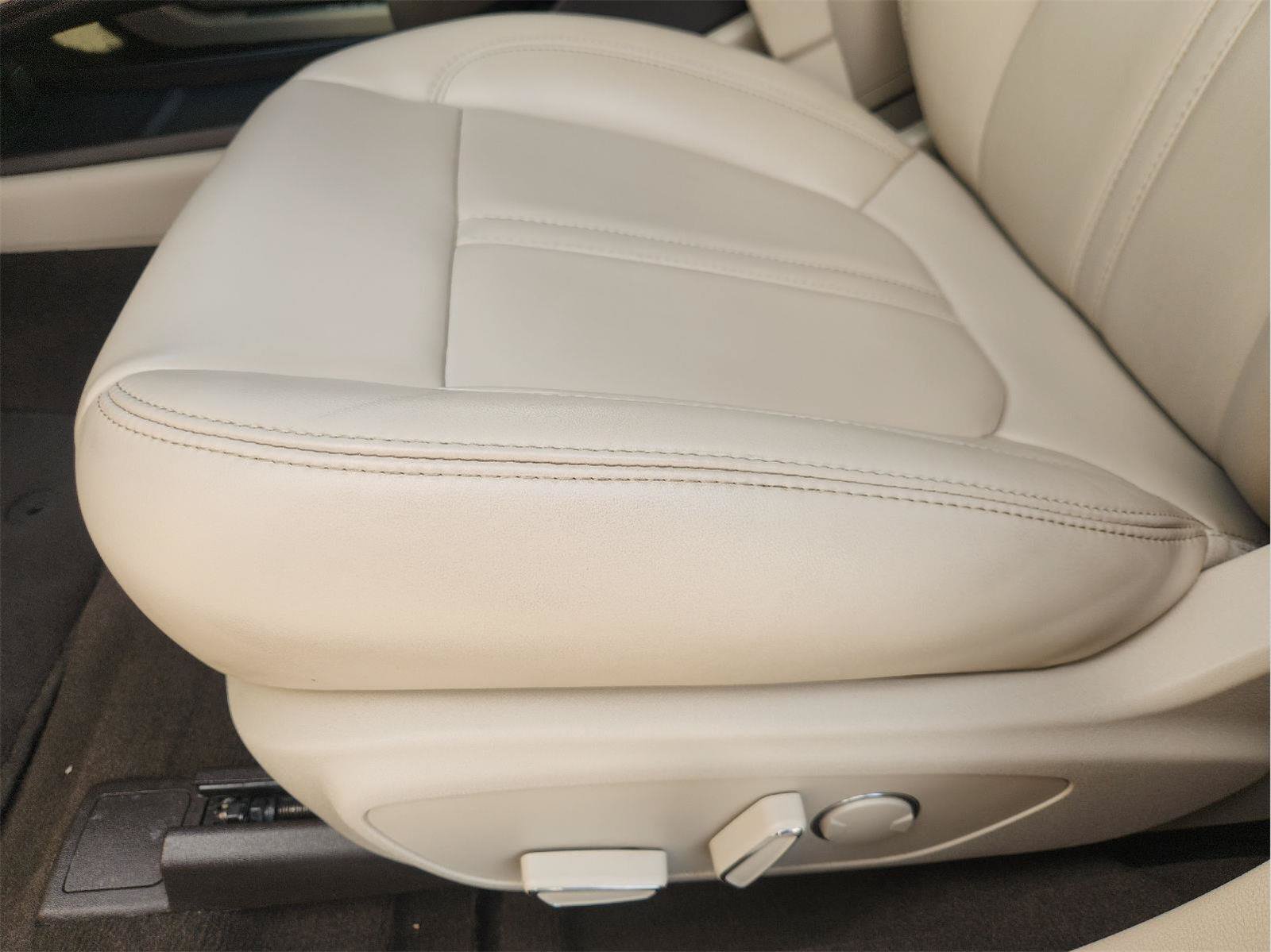 Used 2020 Lincoln MKZ w/ Convenience Package FWD image 25
