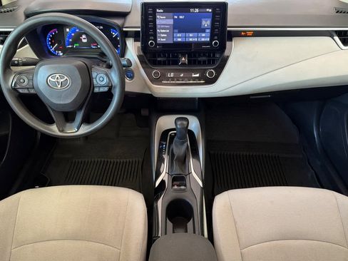 Used 2022 Toyota Corolla LE FWD image 3