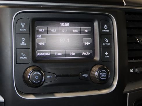 Used 2022 RAM 1500 Classic SLT image 40