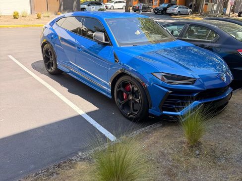 Used 2020 Lamborghini Urus AWD/4WD image 4