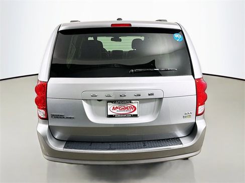 Used 2019 Dodge Grand Caravan SXT image 18