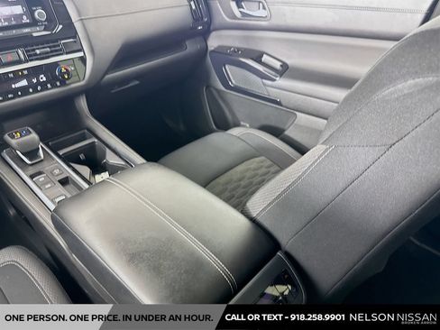 Used 2022 Nissan Pathfinder SV FWD image 22