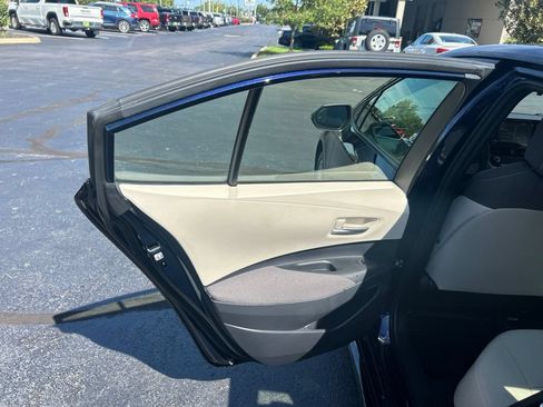 Used 2021 Toyota Corolla LE w/ LE Convenience Package FWD image 22
