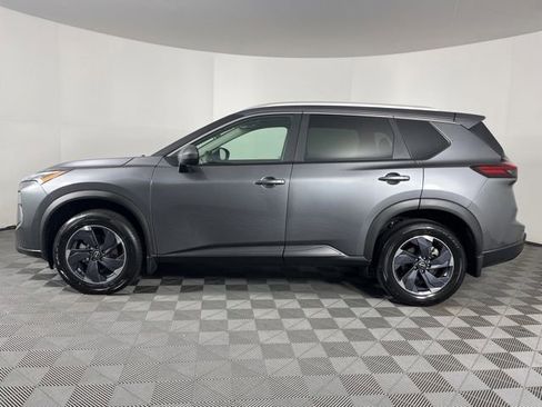 Used 2025 Nissan Rogue SV w/ SV Premium Package FWD image 7