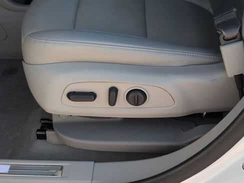 Used 2022 GMC Acadia SLT w/ Technology Package image 15