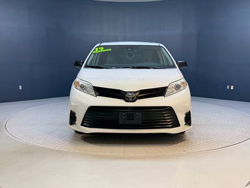 Used 2019 Toyota Sienna L image 6