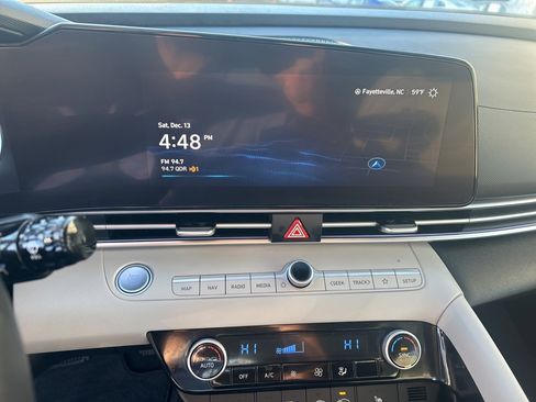 Used 2025 Hyundai Elantra Limited image 23