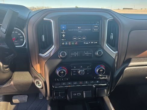Used 2022 Chevrolet Silverado 2500 High Country AWD/4WD image 22