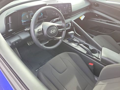 Certified 2025 Hyundai Elantra Sport FWD image 6