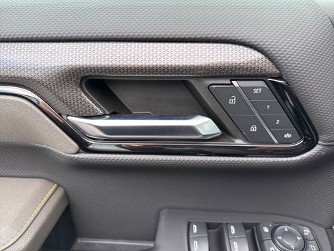 Used 2023 Chevrolet Silverado 1500 ZR2 w/ Technology Package image 25