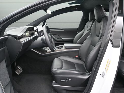 Used 2023 Tesla Model X image 9