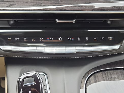 Used 2022 Cadillac Escalade Premium Luxury RWD image 11