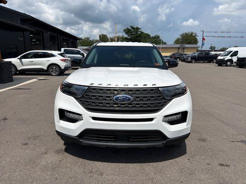 Used 2023 Ford Explorer XLT w/ Equipment Group 202A AWD/4WD image 2