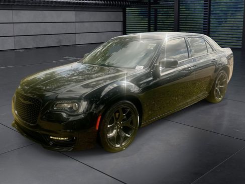 Used 2022 Chrysler 300 Touring L RWD image 1