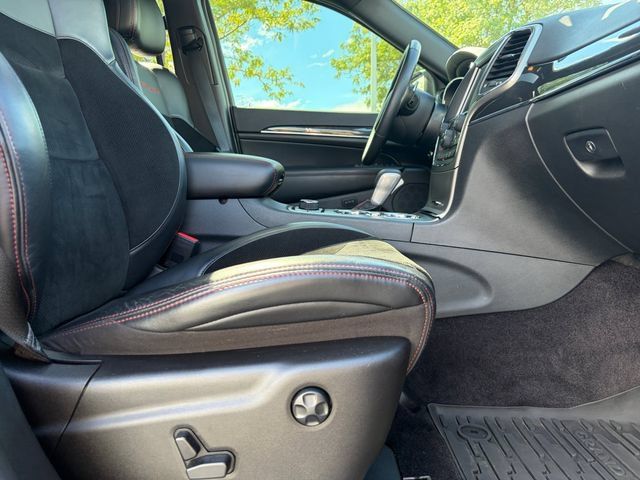 Used 2017 Jeep Grand Cherokee Trailhawk AWD/4WD image 19