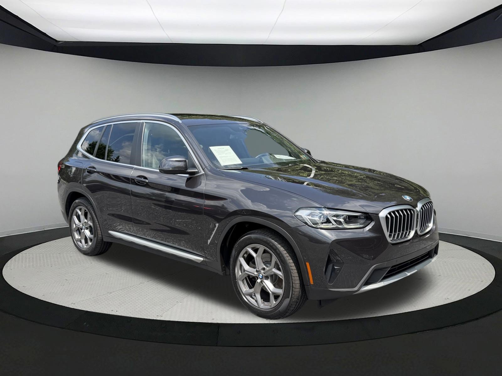 Used 2023 BMW X3 xDrive30i w/ Premium Package w/ZPA AWD/4WD image 3