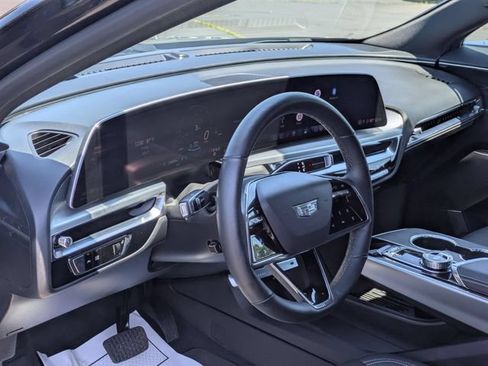 Used 2024 Cadillac Lyriq Luxury AWD/4WD image 14