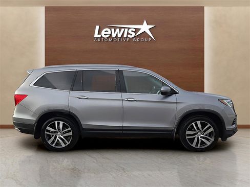 Used 2017 Honda Pilot Elite image 5