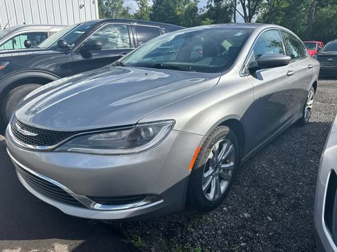 Used 2015 Chrysler 200 Limited FWD image 1