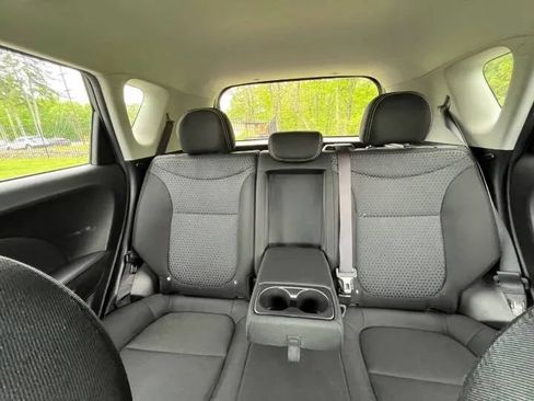 Used 2016 Kia Soul + FWD image 17