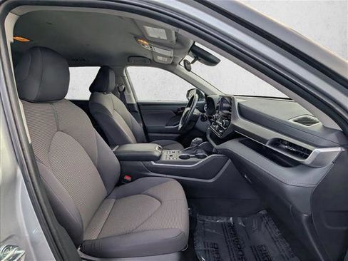 Used 2023 Toyota Highlander LE image 21