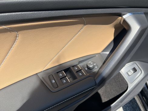 Used 2023 Volkswagen Tiguan SE FWD image 30