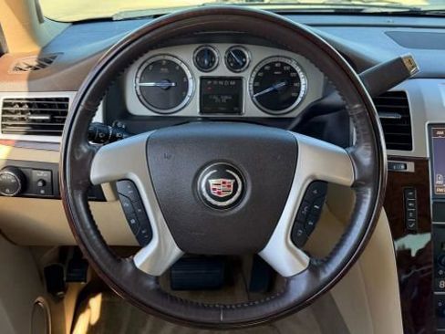 Used 2012 Cadillac Escalade Luxury image 34