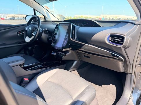 Used 2018 Toyota Prius Four Touring FWD image 10