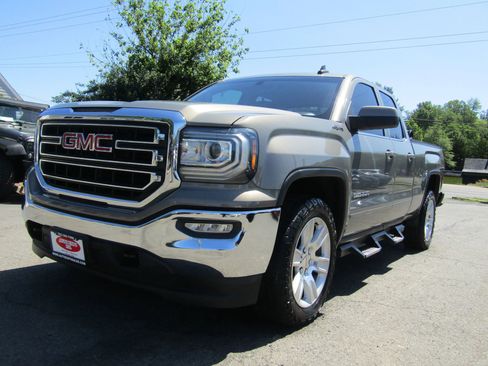 Used 2017 GMC Sierra 1500 SLE w/ SLE Value Package AWD/4WD image 3