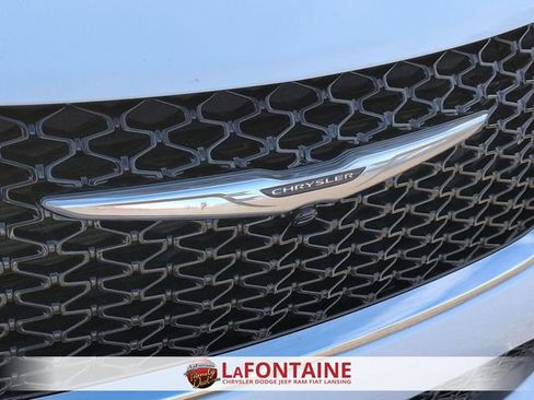 Certified 2024 Chrysler Pacifica Touring-L image 9